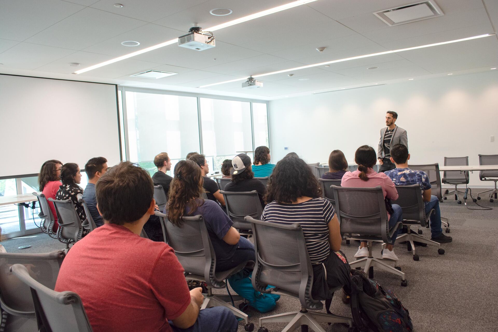 Alex Kong presenting to students at Tecnológico de Monterrey